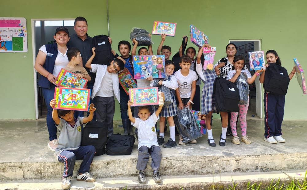Entrega de kits escolares y mucha alegría en Charta imagen de la publicación