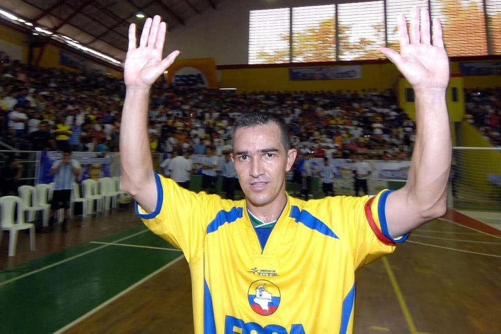 El ‘mago’ Giovanni Hernández se llevó el balón al cielo imagen de la publicación