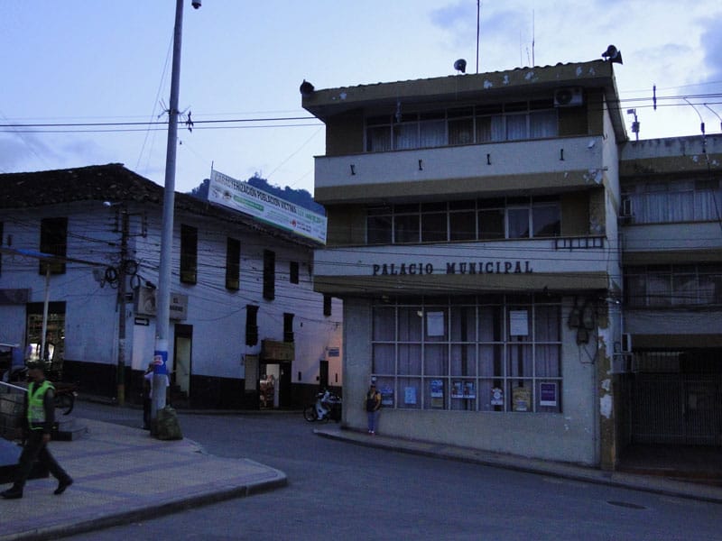 Condenan a exsecretaria de infraestructura de San Vicente por contratación irregular imagen de la publicación