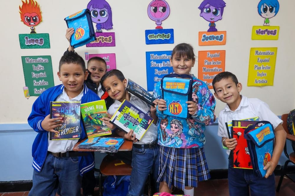 Kits escolares para los más pequeños de las veredas más apartadas de Floridablanca imagen de la publicación