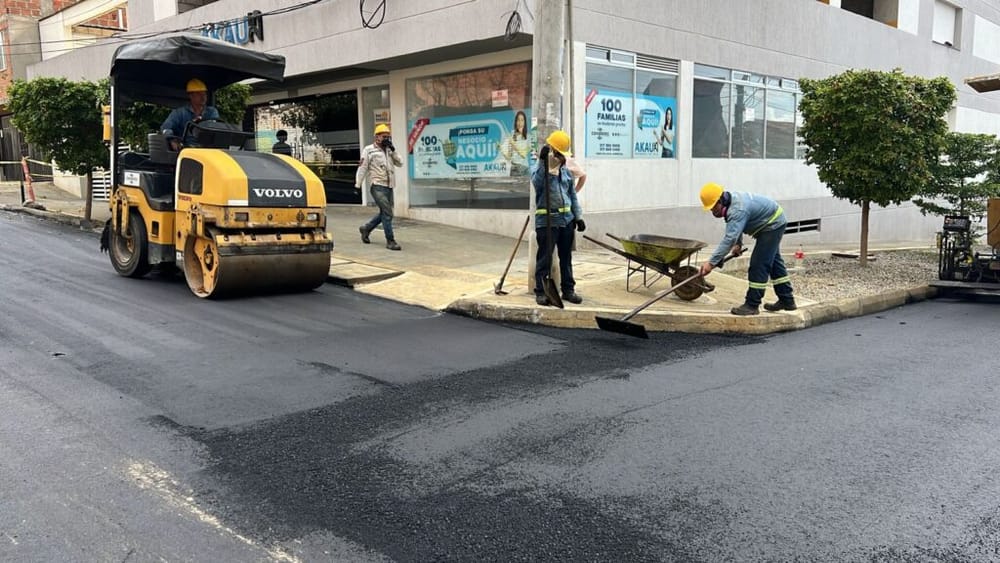 UIS se metió la mano al drill para pavimentar vías aledañas a la U imagen de la publicación