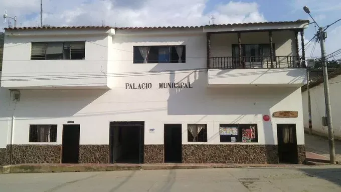 Contrato por “calamidad” bajo sospecha en Santander: Investigan a exalcalde por presuntas irregularidades imagen de la publicación