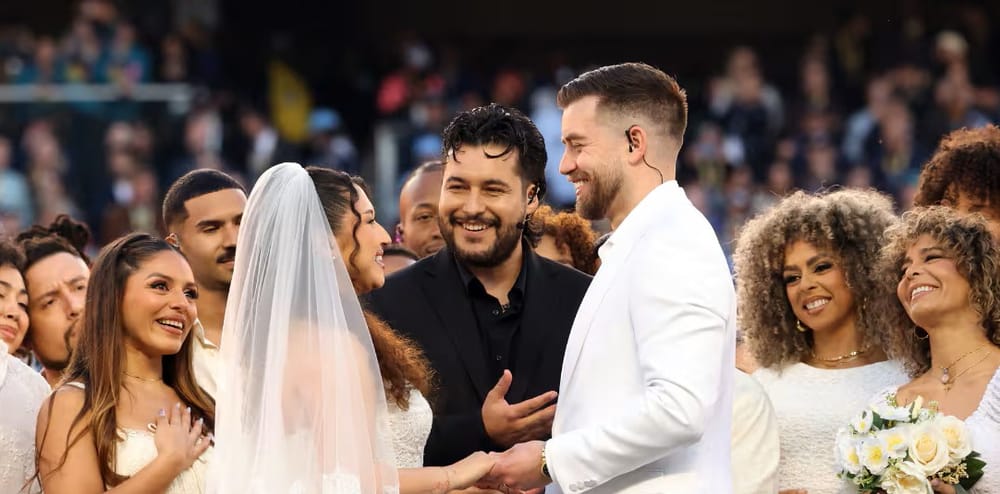 La boda representada en el show del Super Bowl fue real imagen de la publicación