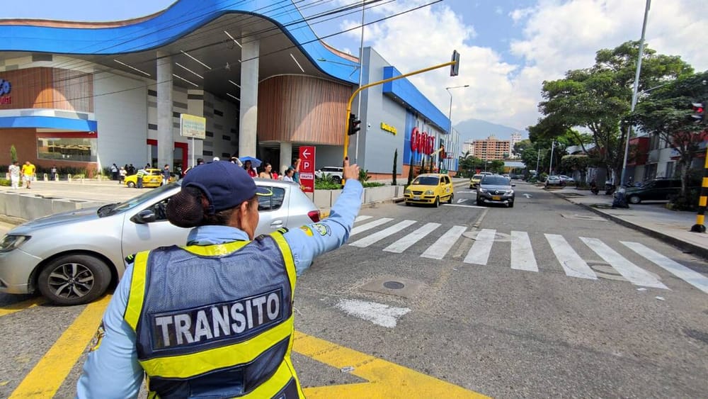 Regulación del tránsito con humanos mientras se moderniza red semafórica imagen de la publicación
