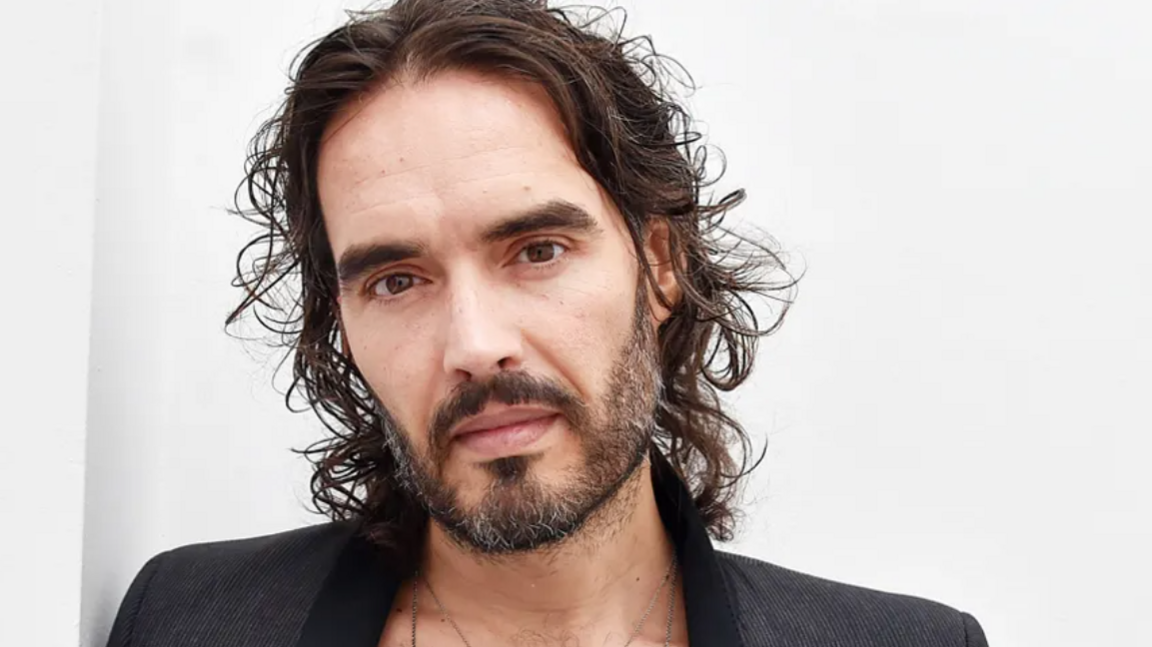 Aplazan juicio contra Russell Brand por delitos sexuales imagen de la publicación