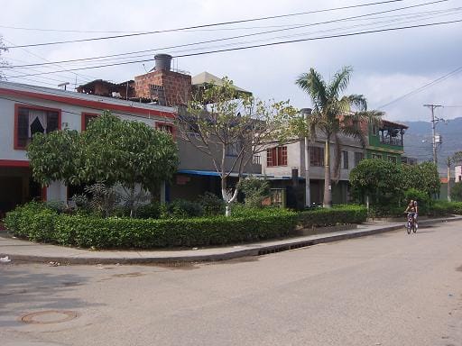 Fallas en drenaje mantiene en alerta comunidad de Villas de Don Juan II imagen de la publicación