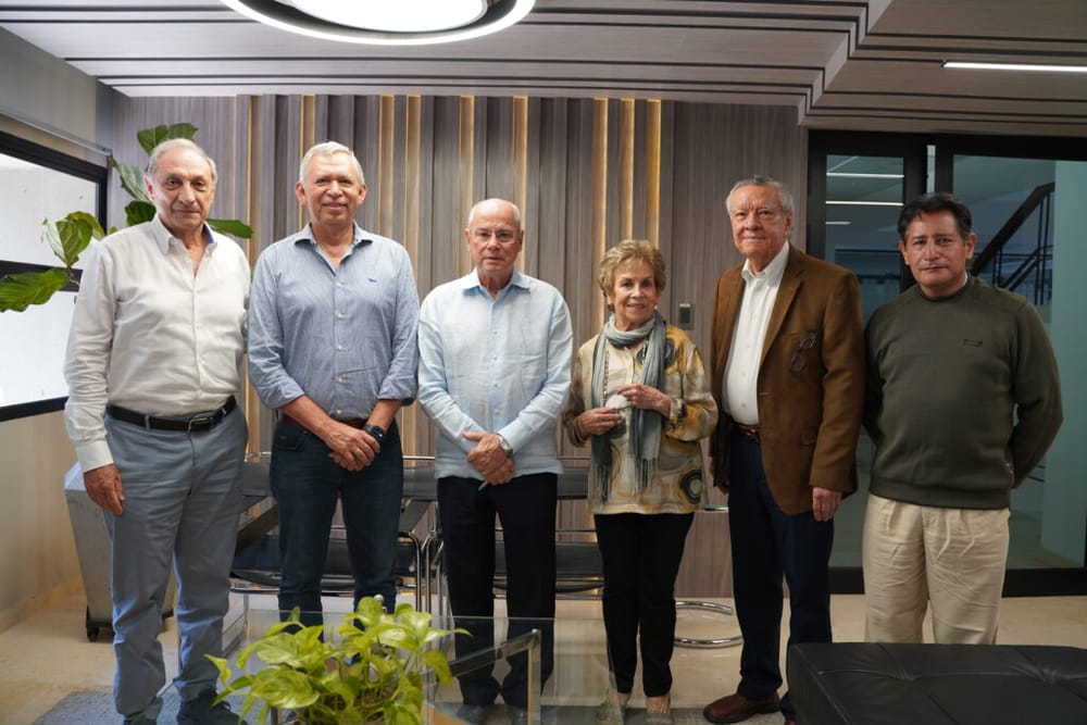 Exrectores de la UIS respaldan solidez financiera y física de la institución imagen de la publicación