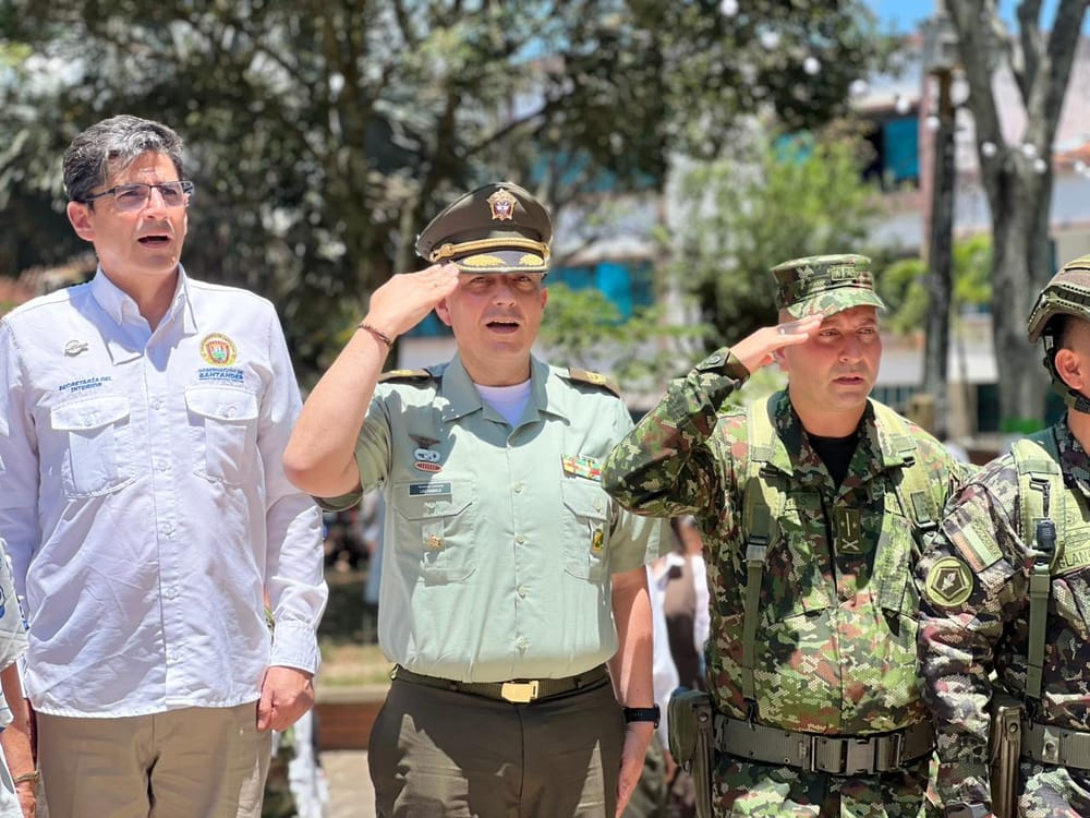 Policía Nacional participó en desfile por los 245 años de la Insurrección Comunera en El Socorro imagen de la publicación