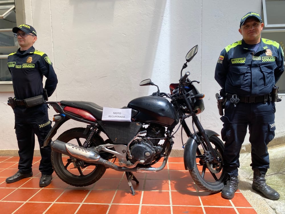 Policía recupera motocicleta robada en zona rural imagen de la publicación