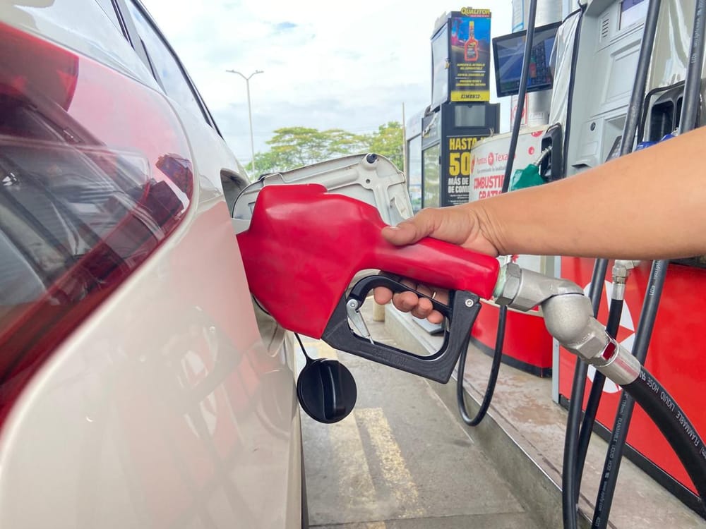 Golpe al bolsillo desde el Día del Trabajo: gasolina subirá $400 por galón en Colombia este 1 de mayo imagen de la publicación