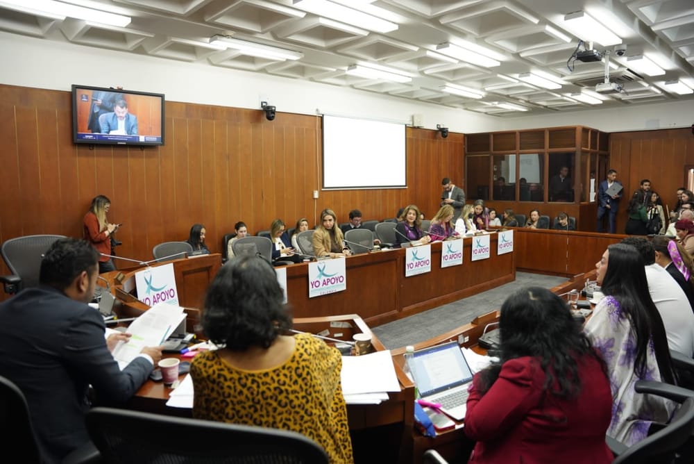 A Petro le dedicaron una canción de Shakira desde el Senado: ciego, sordo y mudo imagen de la publicación