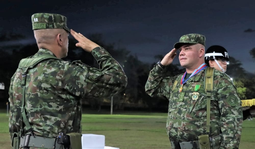 Homenaje de despedida al coronel Yerson Iván Molina imagen de la publicación