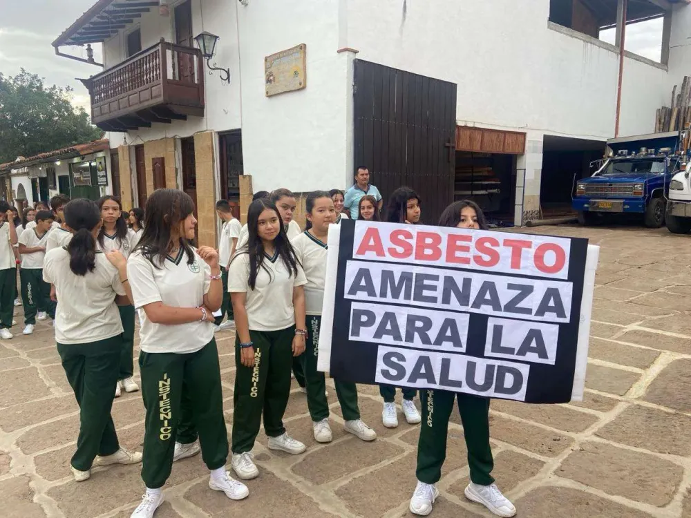 Denuncian tejas de asbesto en colegio de Barichara imagen de la publicación
