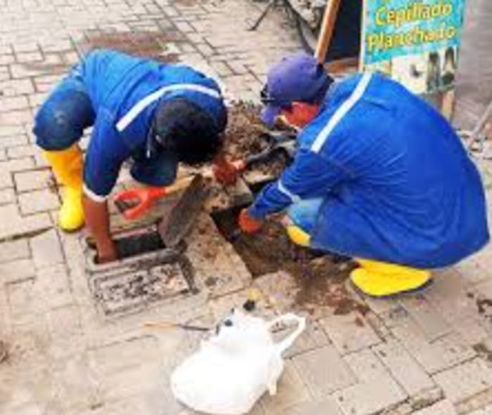 Afloramiento de agua en el barrio Kennedy no es del alcantarillado imagen de la publicación