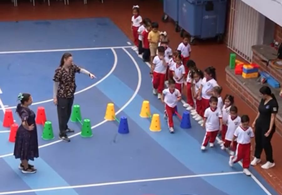 Entregan mobiliario y dotación deportiva a instituciones educativas de Bucaramanga imagen de la publicación