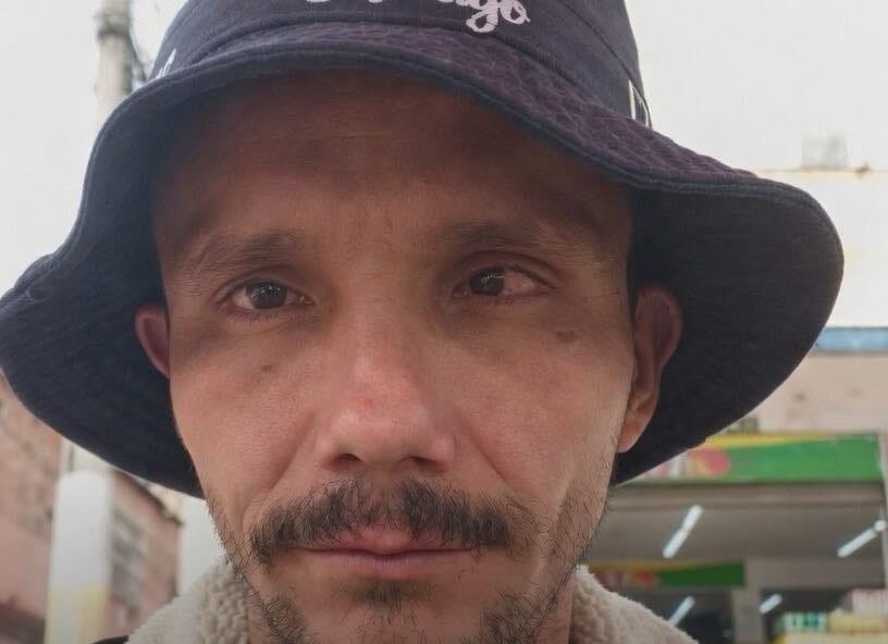 Violaciones y homicidios, el prontuario de un sujeto que desvió su vida tanto como su mirada imagen de la publicación