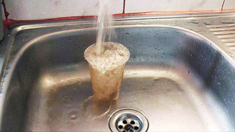 Por no evitar suministro de agua putrefacta sancionan exsecretaria de una alcaldía en Santander imagen de la publicación