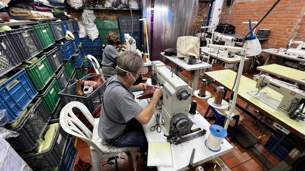 Empresarios comienzan a despedir trabajadores y reducir horarios por alza de costos laborales imagen de la publicación