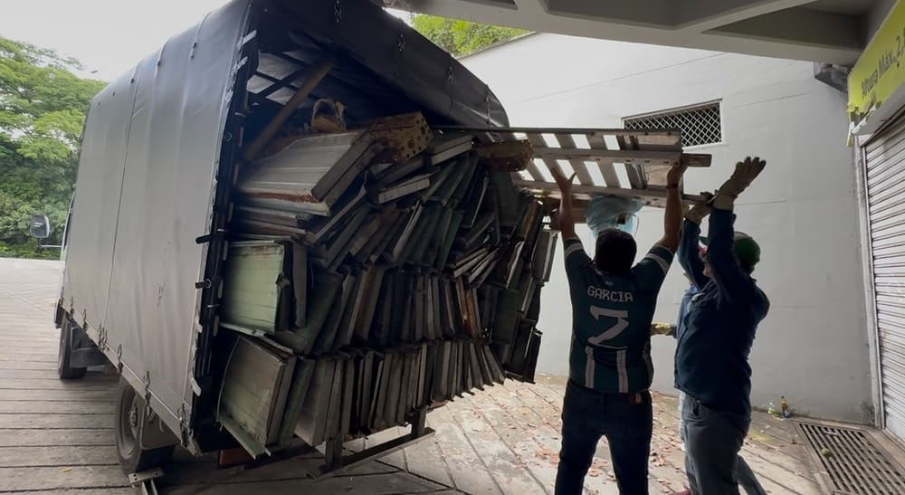 Cayeron desvalijadores de estaciones de Metrolínea con las manos en la chatarra imagen de la publicación