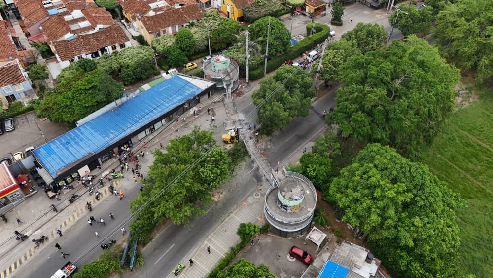 Puente caído en Girón estaba quebrado e INVÍAS no lo curó imagen de la publicación