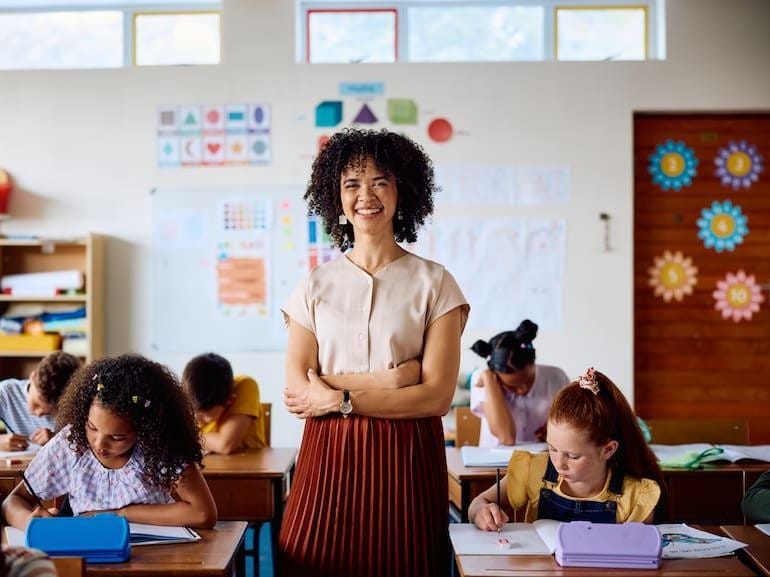 Profesores pueden aplicar para becas internacionales imagen de la publicación