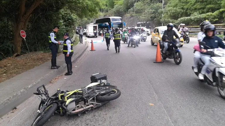 Mujer murió tras ser arrollada por un vehículo en la vía Piedecuesta- Floridablanca imagen de la publicación