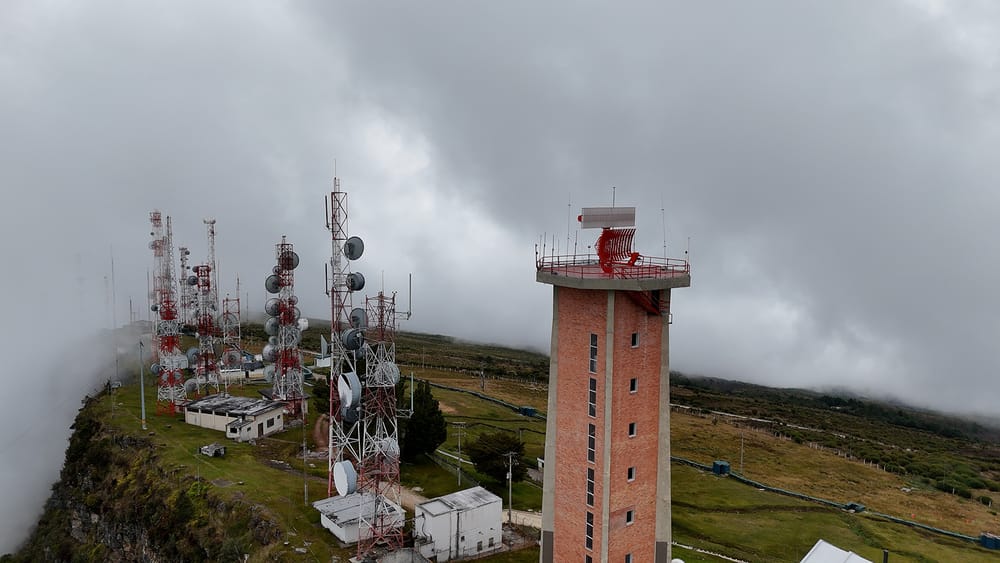 La Aeronáutica Civil activó la nueva estación tecnológica de radares en el sector El Picacho, Santander imagen de la publicación