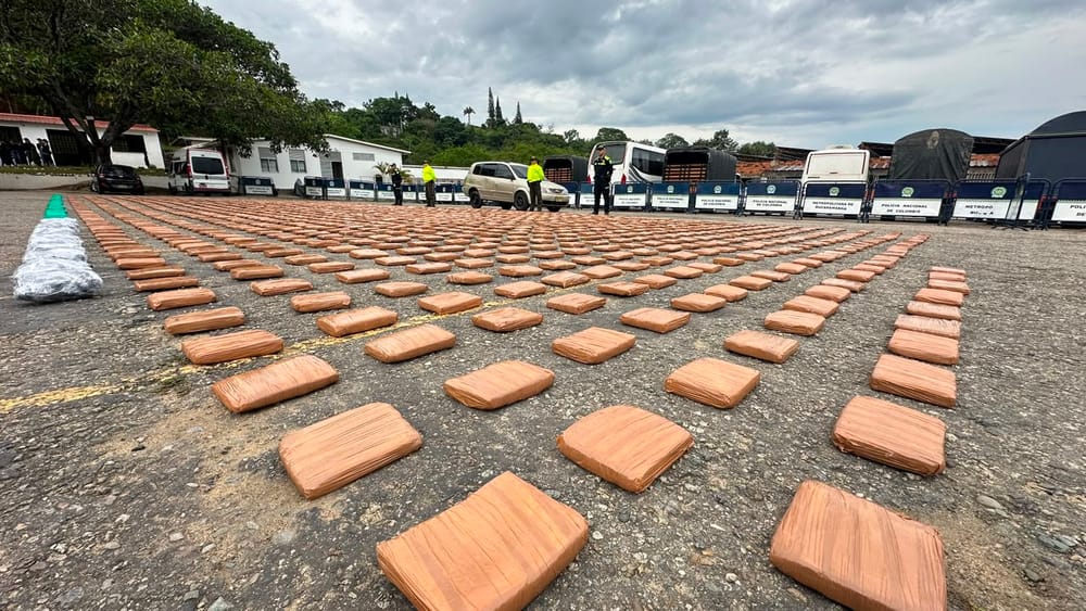 Narcotraficante intentó arrollar a policías y terminó dejando millonario cargamento de droga vía Bucaramanga- Lebrija imagen de la publicación