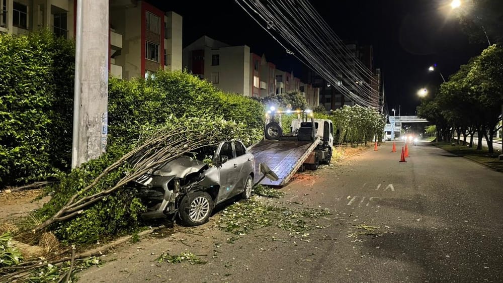 Buscan a conductor que estrelló su carro en la paralela de Floridablanca y huyó imagen de la publicación