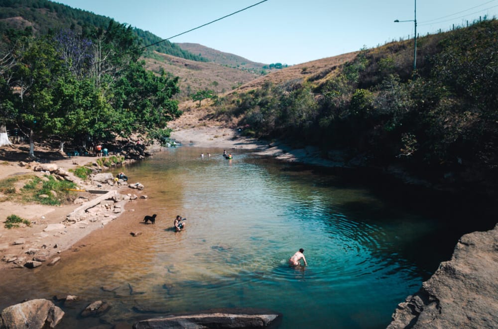 Angustia por niña de 8 años que cayó 11 metros al vacío en balneario de Santander imagen de la publicación