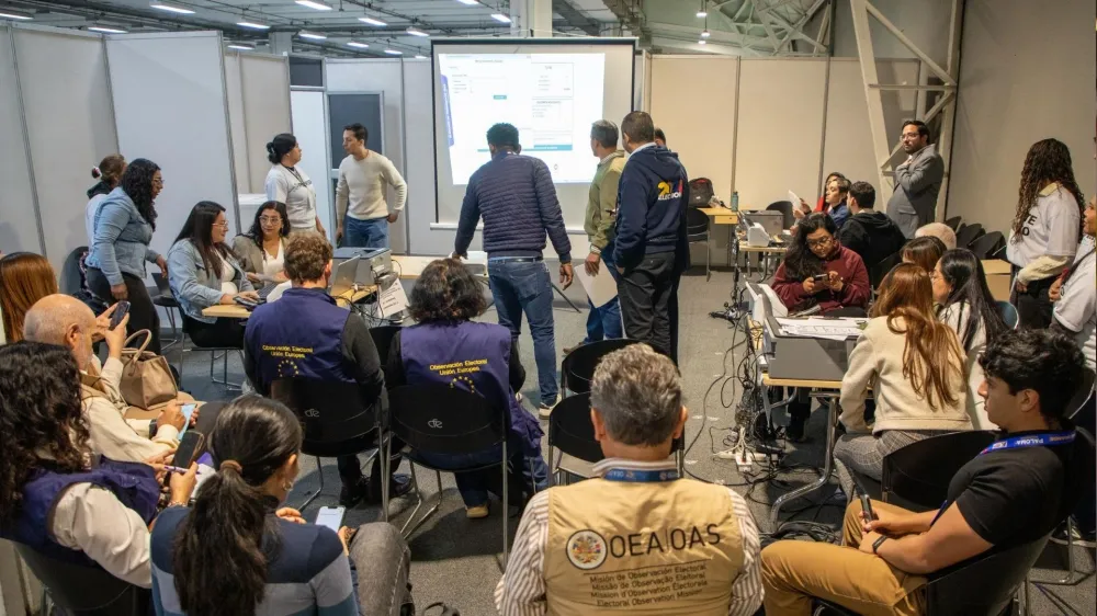 ÚLTIMA HORA - Finalizo el Escrutinio: jueces ratifican que preconteo coincidió en un 99,997 % con las cifras oficiales imagen de la publicación