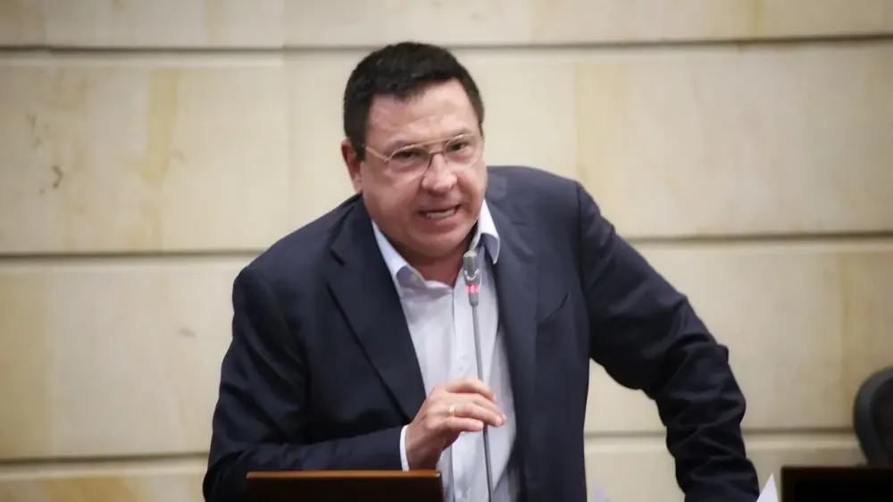 Miguel Ángel Pinto deja el Senado tras 12 años de protagonismo legislativo y fuertes choques con el Gobierno Petro imagen de la publicación