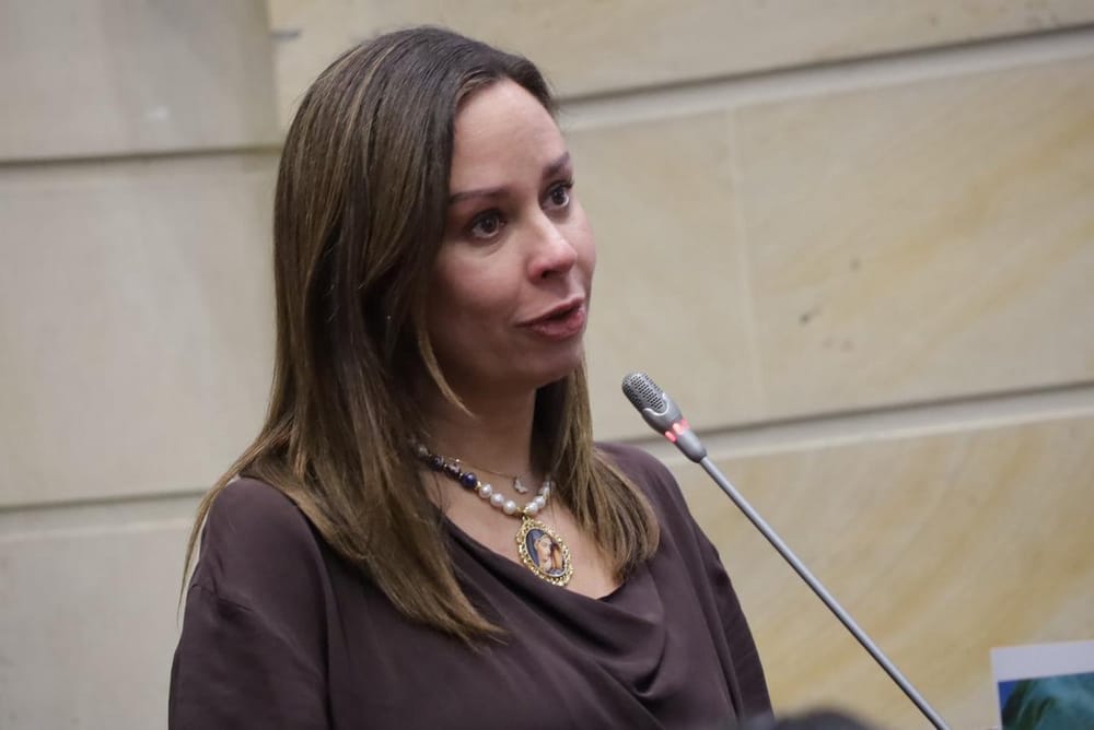 La viuda de Miguel Uribe ahora dice que apoya a Abelardo. ¿Qué busca con sus pronunciamientos políticos? imagen de la publicación