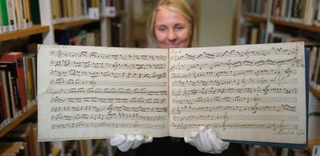 Hallan en París manuscrito inédito de Mozart imagen de la publicación