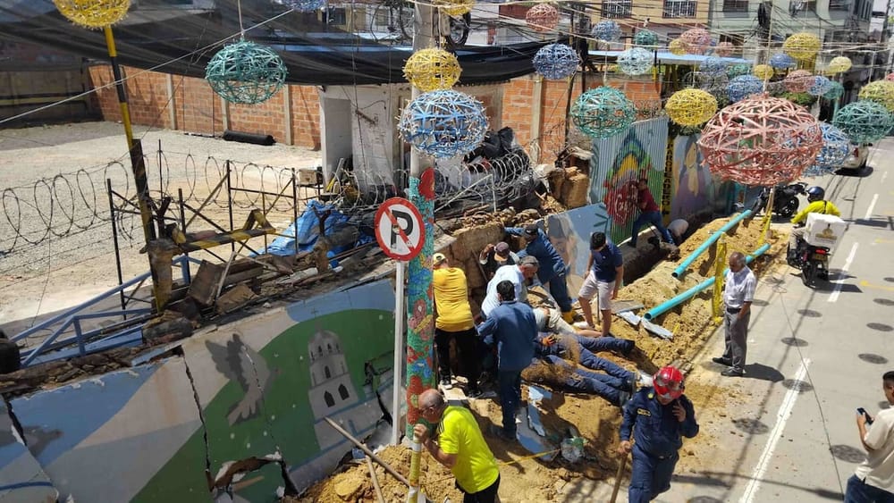 Rescatado un obrero que quedó atrapado mientras laboraba en una zanja en Floridablanca imagen de la publicación