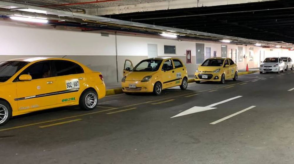 Suspenden el cobro de carnetización para taxistas del Aeropuerto Palonegro imagen de la publicación