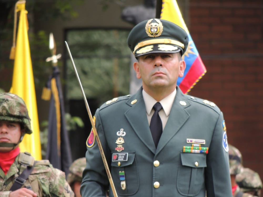 Mano firme del MG (R) Juvenal Díaz Mateus habría provocado su retiro irregular imagen de la publicación