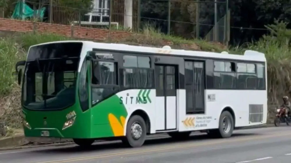 Denuncia ciudadana cuestiona salida de buses contratados por $8.500 millones para reforzar Metrolínea imagen de la publicación