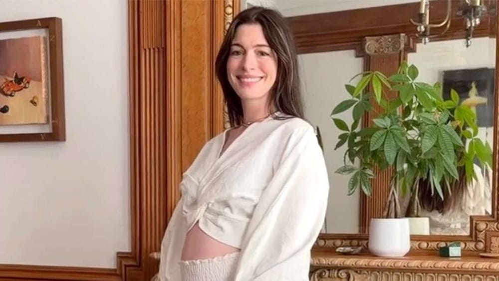 Anne Hathaway anunció que está embarazada de su tercer hijo imagen de la publicación
