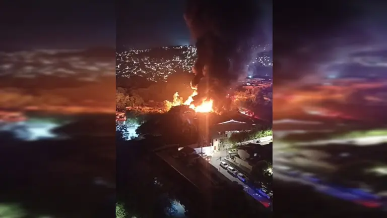 Grave incendio consumió fábrica de colchones en Bucaramanga: pérdidas superan los $2.000 millones imagen de la publicación