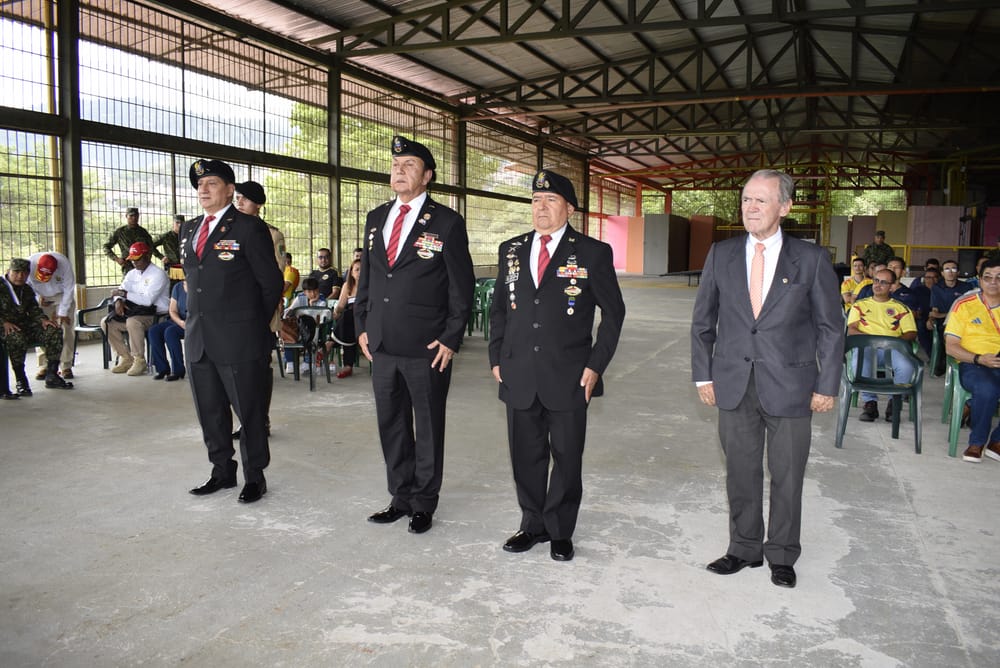 Oficiales de Interlanza rindieron homenaje a ‘Espumas Santander’ imagen de la publicación