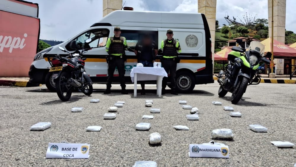 Incautadas más de 15 kilos de droga que viajaban en motocicleta en Santander imagen de la publicación