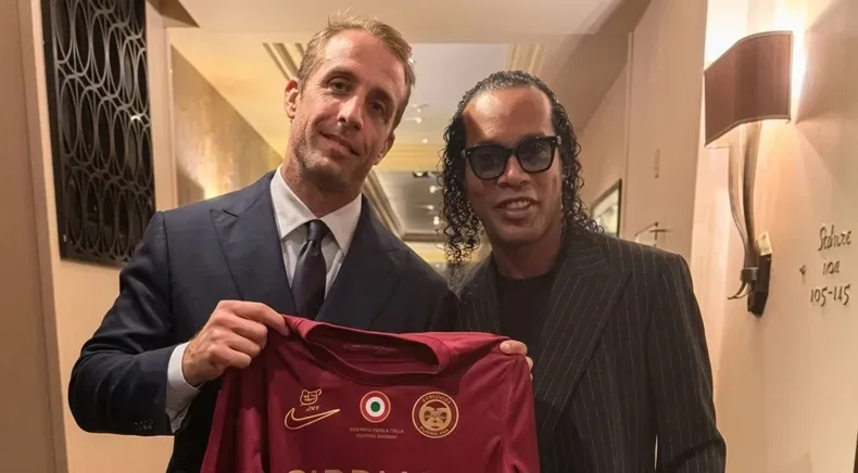 Ronaldinho sorprende y volverá al fútbol profesional en Italia imagen de la publicación