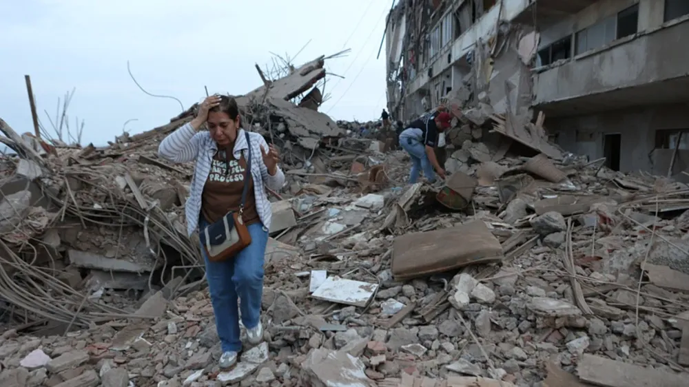 Contra reloj: 17 países envían rescatistas a Venezuela mientras se agota la esperanza de hallar sobrevivientes imagen de la publicación