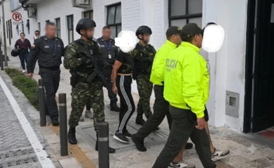 Grupo de personas agredió a policías cuando los requisaban en Girón imagen de la publicación