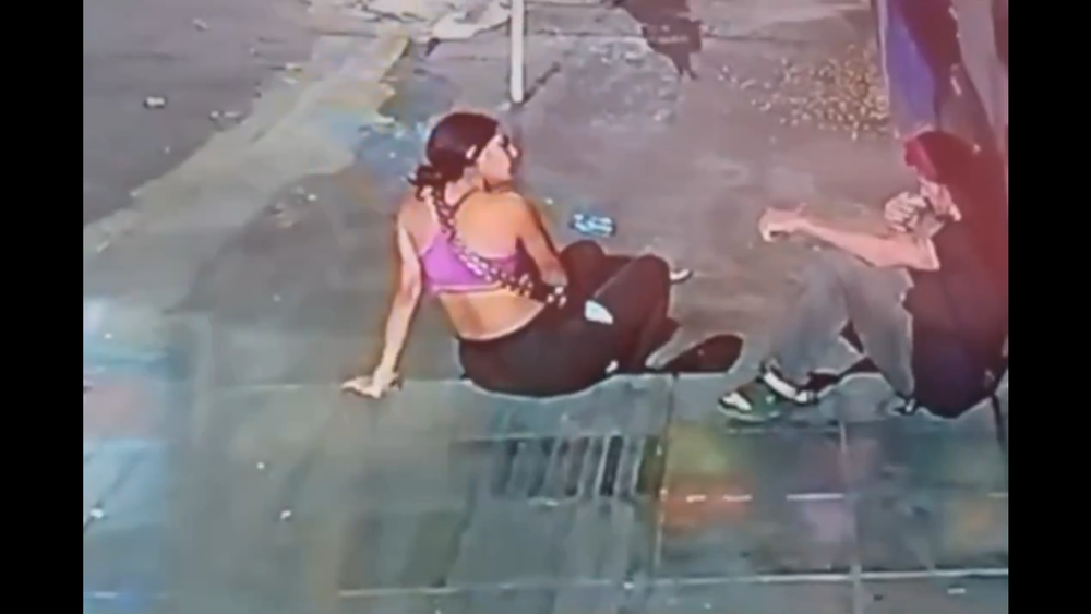 VIDEO | Indignación en Bucaramanga: denuncian violento robo contra adulto mayor con discapacidad en la Plaza San Francisco imagen de la publicación
