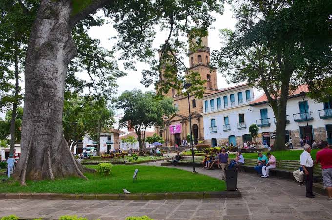 Buscan a hombre que dejó inconsciente a una agente de tránsito en San Gil imagen de la publicación