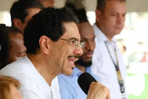 Iván Cepeda arreció en críticas contra Abelardo: ¿Por qué hay ejército israelí operando en algunas ciudades de Colombia? imagen de la publicación