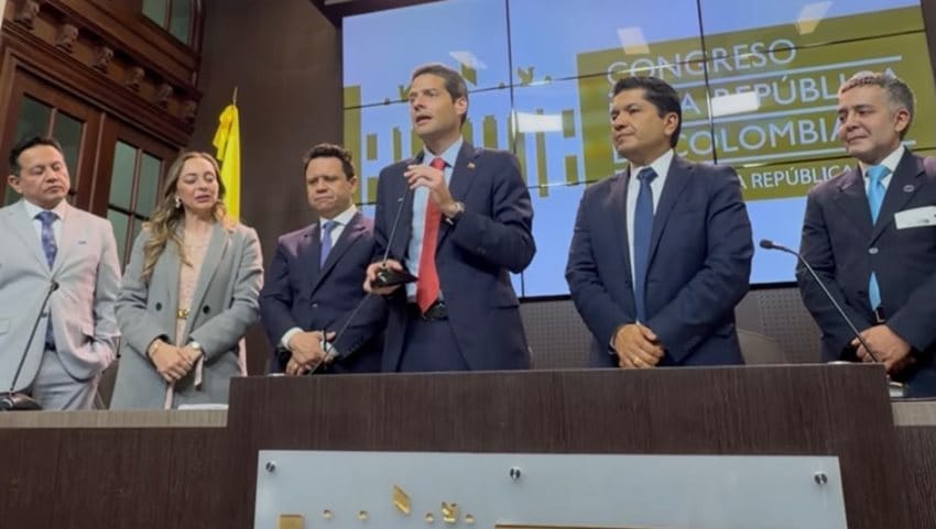 Gobierno propone ley antitrámites para destrabar la creación de empresas imagen de la publicación
