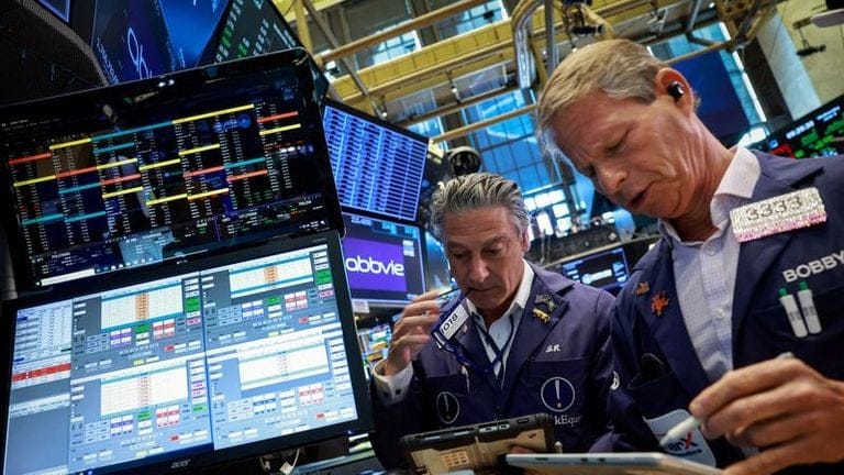 Wall Street rompe nuevos récords impulsado por resultados empresariales y caída del petróleo imagen de la publicación